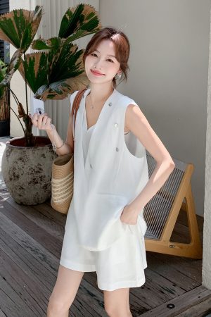 Korean-Style White Sleeveless Vest and Wide-Leg Shorts Two-Piece Set for Women - 2025 Summer High-End Fashion