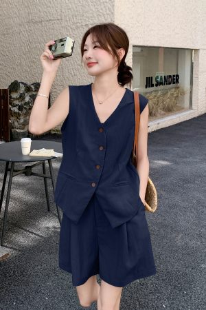 Korean Style Women's Commuting Vest and Wide-Leg Shorts Two-Piece Set, 2025 Summer Fashion, Chic and Stylish Outfit