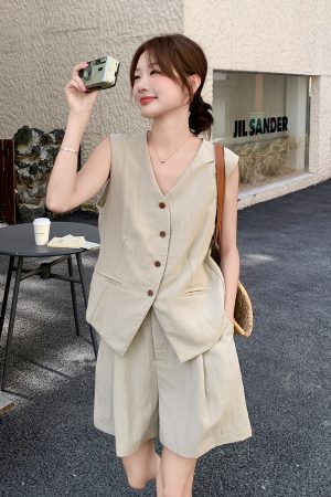 Korean Style Women's Commuting Vest and Wide-Leg Shorts Two-Piece Set, 2025 Summer Fashion, Chic and Stylish Outfit