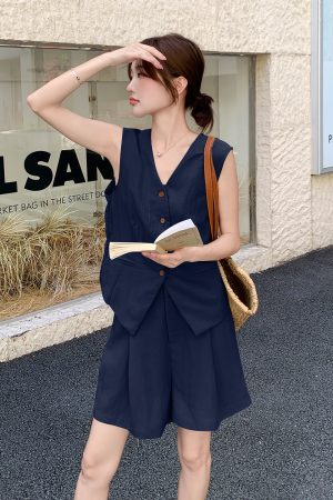Korean Style Women's Commuting Vest and Wide-Leg Shorts Two-Piece Set, 2025 Summer Fashion, Chic and Stylish Outfit
