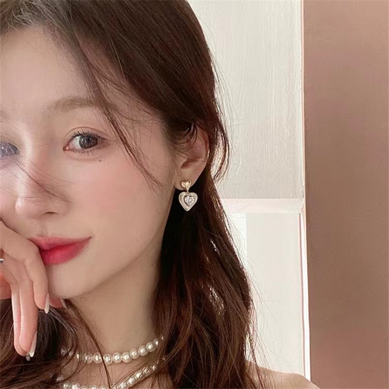 Korean Style Zirconia Resin Heart Earrings for Women, Minimalist Elegant Fashion Studs, Versatile Jewelry Accessory Korean Style Zirconia Resin Heart Earrings for Women, Minimalist Elegant Fashion Studs, Versatile Jewelry Accessory