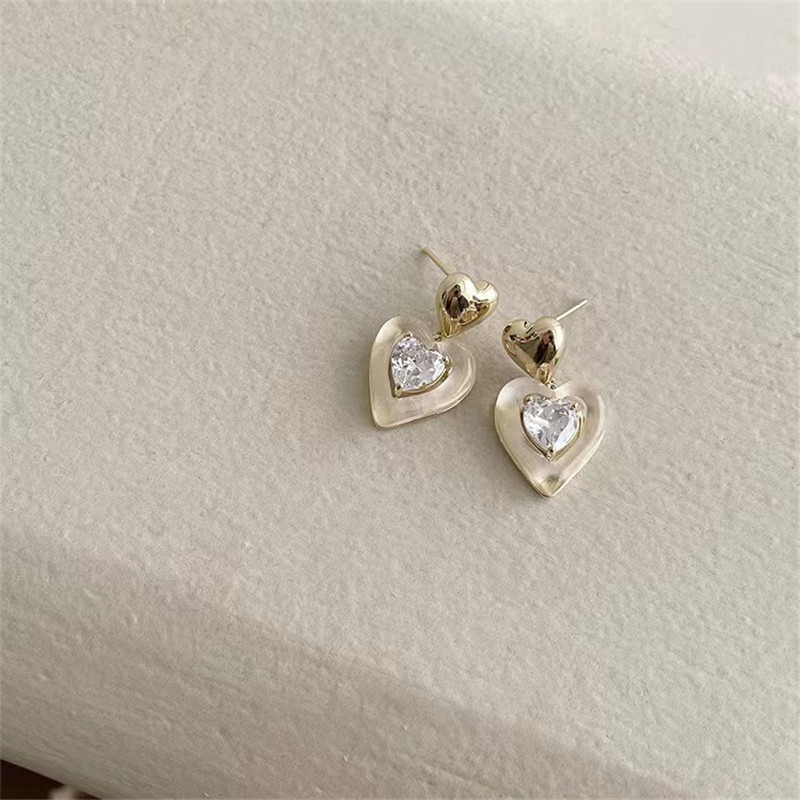 Korean Style Zirconia Resin Heart Earrings for Women, Minimalist Elegant Fashion Studs, Versatile Jewelry Accessory Korean Style Zirconia Resin Heart Earrings for Women, Minimalist Elegant Fashion Studs, Versatile Jewelry Accessory