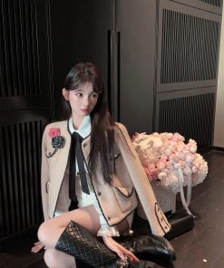 Lace-Trimmed Floral Design Short Woolen Coat for Women - Winter Down Inner Lining, Elegant Style