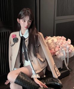 Lace-Trimmed Floral Design Short Woolen Coat for Women - Winter Down Inner Lining, Elegant Style