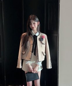 Lace-Trimmed Floral Design Short Woolen Coat for Women - Winter Down Inner Lining, Elegant Style