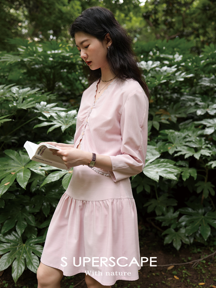 Lace-Trimmed V-Neck Short Top and Skirt Set - Women's 90s Inspired Y2K Fashion Ensemble Lace-Trimmed V-Neck Short Top and Skirt Set - Women's 90s Inspired Y2K Fashion Ensemble