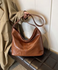 Large-Capacity Minimalist Tote Bag for Women - Fashionable Shoulder Bag for Commuting, Artistic Design, Spring/Summer 2025