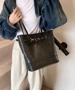 Large Capacity Retro Tote Bag for Women - Spring/Summer 2025 Multifunctional Commuting Backpack - Stylish and High-Quality Design