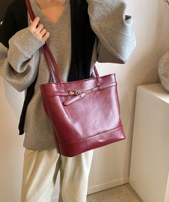 Large Capacity Retro Tote Bag for Women - Spring/Summer 2025 Multifunctional Commuting Backpack - Stylish and High-Quality Design