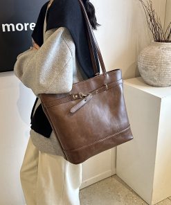 Large Capacity Retro Tote Bag for Women - Spring/Summer 2025 Multifunctional Commuting Backpack - Stylish and High-Quality Design