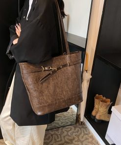 Large Capacity Retro Tote Bag for Women - Spring/Summer 2025 Multifunctional Commuting Backpack - Stylish and High-Quality Design