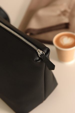 Large Capacity TR Style Bucket Tote Bag in Imported Cowhide with Lychee Texture - Perfect Shoulder Bag for Everyday Use