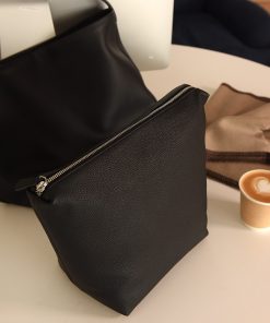 Large Capacity TR Style Bucket Tote Bag in Imported Cowhide with Lychee Texture - Perfect Shoulder Bag for Everyday Use