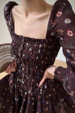 Late Autumn Floral Print Dress, French Square Neck, Waist-Defined, Slimming Design, Perfect for Tea Breaks and Fall Events