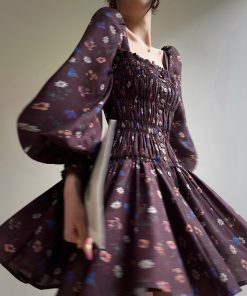 Late Autumn Floral Print Dress, French Square Neck, Waist-Defined, Slimming Design, Perfect for Tea Breaks and Fall Events