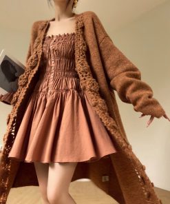 Late Autumn Floral Print Dress, French Square Neck, Waist-Defined, Slimming Design, Perfect for Tea Breaks and Fall Events