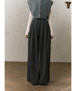 Layered Loose Fit Knitted Vest Cardigan - Sleeveless Short Outerwear Top for Women, Casual Chic Style