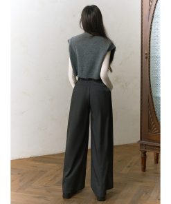 Layered Loose Fit Knitted Vest Cardigan - Sleeveless Short Outerwear Top for Women, Casual Chic Style