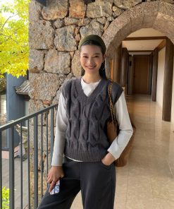 Layered V-Neck Knitted Vest for Women - Versatile Sleeveless Cardigan with Cable Knit Design, Perfect for 90s and Y2K Styles