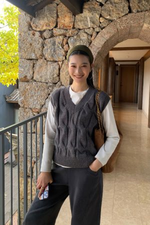 Layered V-Neck Knitted Vest for Women - Versatile Sleeveless Cardigan with Cable Knit Design, Perfect for 90s and Y2K Styles