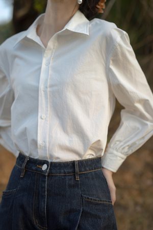 Layered White Long Sleeve Shirt for Women - French Style Casual Top for Spring & Autumn, Chic and Versatile Fashion Essential