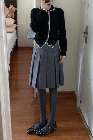 Lazy Style Black Knitted Cardigan for Women with Doll Collar - Cozy Loose Outerwear for Autumn Fashion