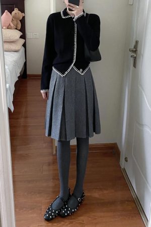 Lazy Style Black Knitted Cardigan for Women with Doll Collar - Cozy Loose Outerwear for Autumn Fashion