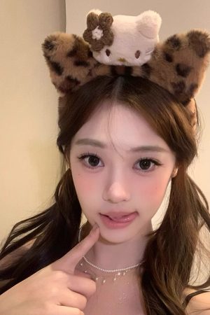 Leopard Print Plush Cat Headband for Women - Cozy Hairband for Face Washing, Mask Application, Autumn & Winter Accessory