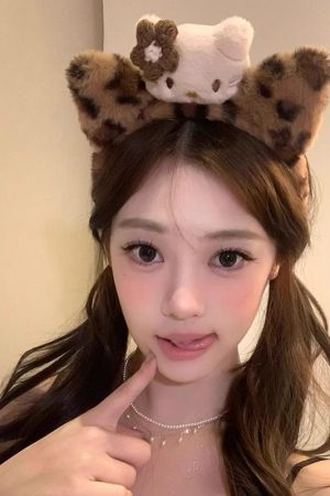 Leopard Print Plush Cat Headband for Women - Cozy Hairband for Face Washing, Mask Application, Autumn & Winter Accessory