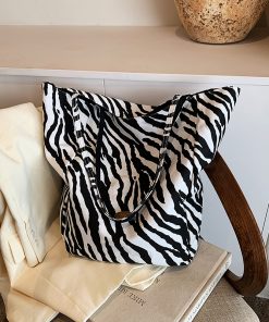 Leopard Print Shoulder Bag, Retro High-End Underarm Tote, Large Capacity Stylish Handbag for Women, Autumn 2025 Fashion