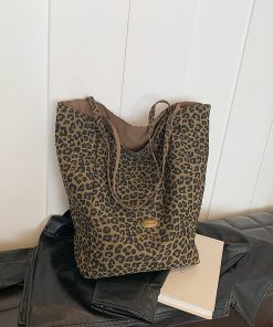 Leopard Print Shoulder Bag, Retro High-End Underarm Tote, Large Capacity Stylish Handbag for Women, Autumn 2025 Fashion