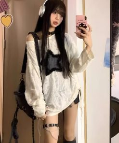 Light Jeans Outfit Winter, Going Out Tomboy Outfits - Y2K Grunge Star Distressed Sweater