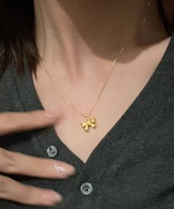 Light Luxury Bowknot Necklace for Women - 2025 Trendy Clavicle Chain Accessory, Niche Design for Girls, Perfect for Everyday Elegance