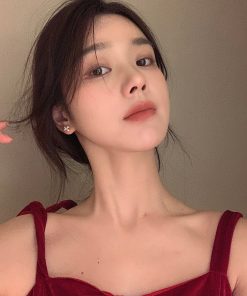 Light Luxury Bowknot Pearl Ear Clips for Women - No Ear Holes, Retro Minimalist Design for Y2K and High-End Fashion Looks