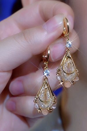 Light Luxury Diamond-Studded Mesh Water Drop Earrings - Versatile Elegant Niche Fashion Accessories for 2025