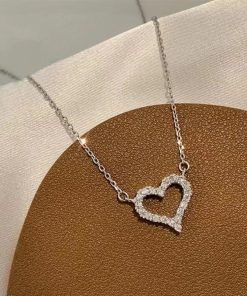 Light Luxury Heart-Shaped Hollow Necklace for Women - Minimalist Clavicle Chain, Korean & Japanese Design, Elegant Fashion Accessory