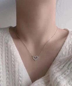 Light Luxury Heart-Shaped Hollow Necklace for Women - Minimalist Clavicle Chain, Korean & Japanese Design, Elegant Fashion Accessory