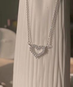 Light Luxury Heart-Shaped Hollow Necklace for Women - Minimalist Clavicle Chain, Korean & Japanese Design, Elegant Fashion Accessory