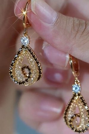 Light Luxury Mesh Water Droplet Hollow Drop Earrings - Elegant French-Inspired Design, Versatile High-End Ear Accessories