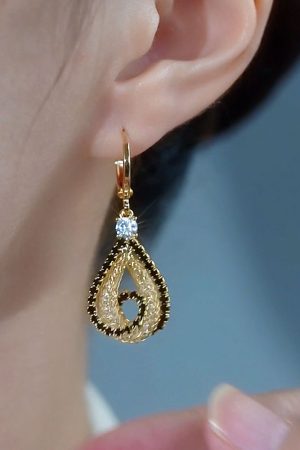 Light Luxury Mesh Water Droplet Hollow Drop Earrings - Elegant French-Inspired Design, Versatile High-End Ear Accessories