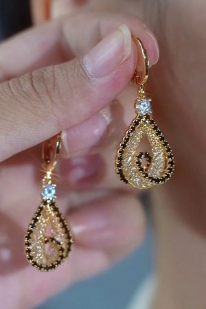 Light Luxury Mesh Water Droplet Hollow Drop Earrings - Elegant French-Inspired Design, Versatile High-End Ear Accessories