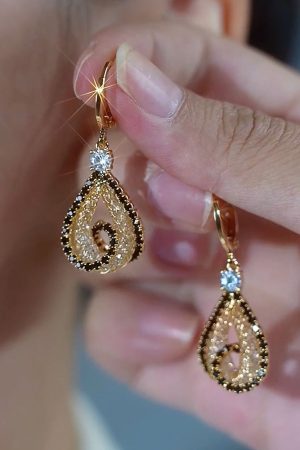Light Luxury Mesh Water Droplet Hollow Drop Earrings - Elegant French-Inspired Design, Versatile High-End Ear Accessories