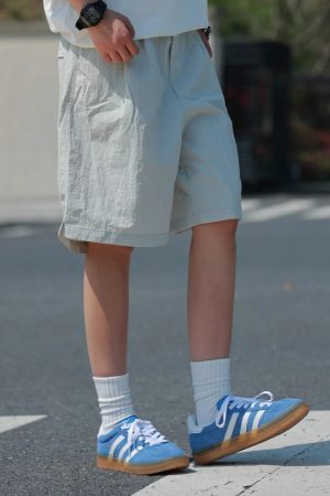 Lightweight Minimalist Solid Color Quick-Dry Sports Shorts for Men and Women - Breathable Casual Beach Five-Point Pants