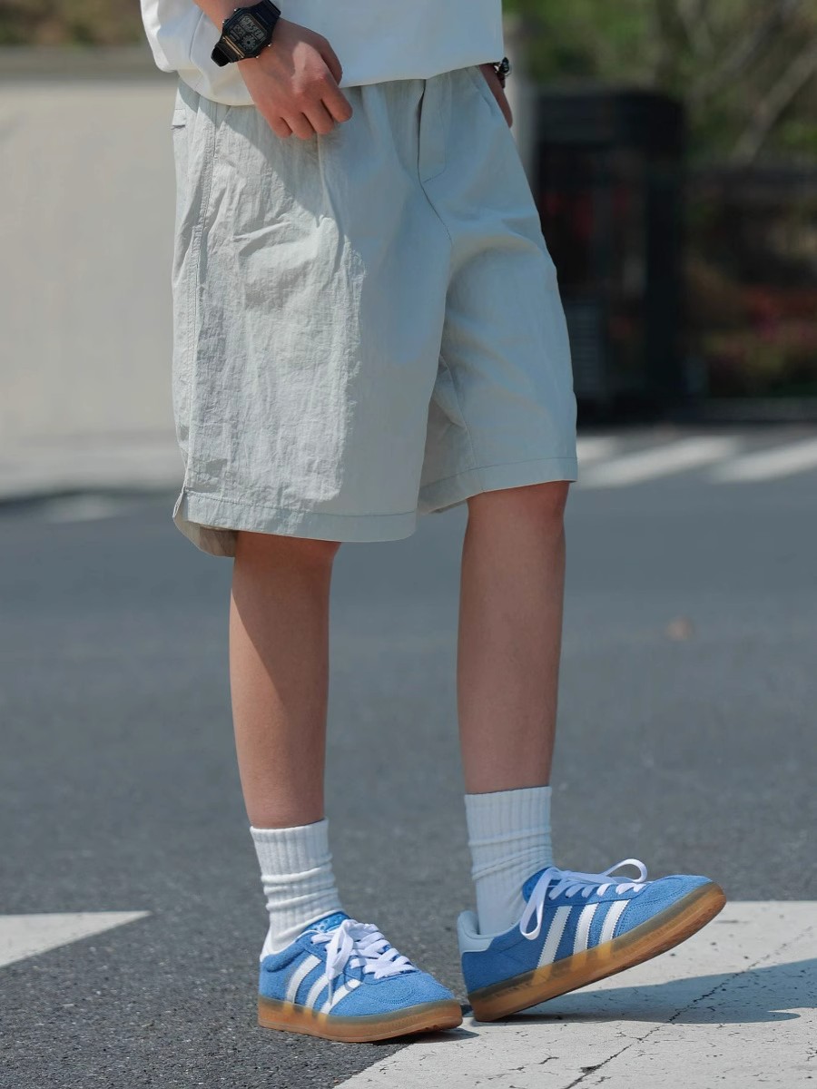 Lightweight Minimalist Solid Color Quick-Dry Sports Shorts for Men and Women - Breathable Casual Beach Five-Point Pants