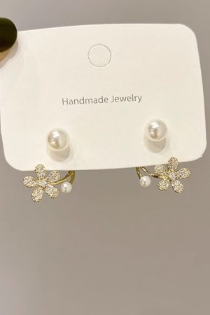 Lightweight Pearl Flower Stud Earrings for Women, 2025 Trendy Luxury Design, Exquisite Niche Ear Accessories
