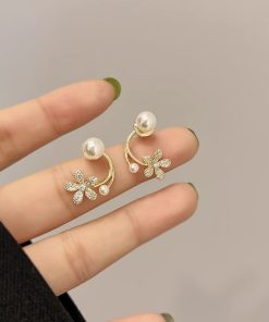 Lightweight Pearl Flower Stud Earrings for Women, 2025 Trendy Luxury Design, Exquisite Niche Ear Accessories
