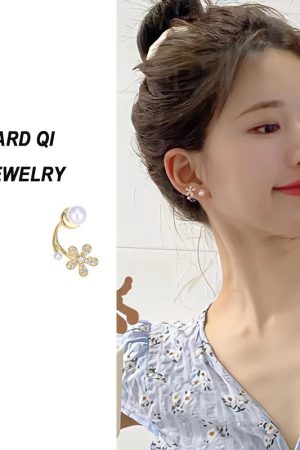 Lightweight Pearl Flower Stud Earrings for Women, 2025 Trendy Luxury Design, Exquisite Niche Ear Accessories