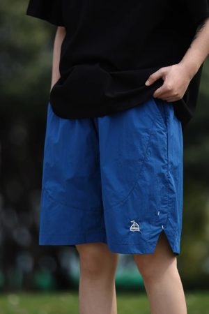 Lightweight Quick-Dry Sports Shorts for Men and Women - Breathable Casual Straight-Cut Beach Five-Point Pants for Summer Outdoor Activities