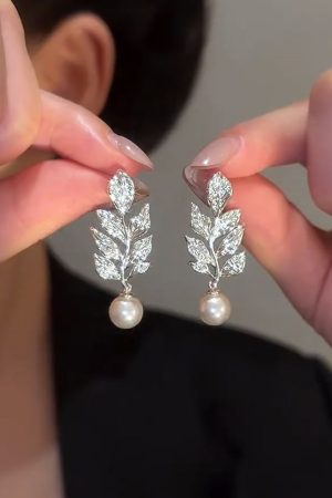 Lightweight Zircon Leaf-Shaped Earrings for Women, High-End Pearl Accents, 2025 Trendy Versatile Fashion Accessories