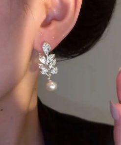 Lightweight Zircon Leaf-Shaped Earrings for Women, High-End Pearl Accents, 2025 Trendy Versatile Fashion Accessories